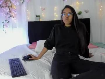 heidi_feuer — GOAL: Great Vibe   [549 tokens remaining] Welcome to my room! #german #sexydance #talk  #beautiful
