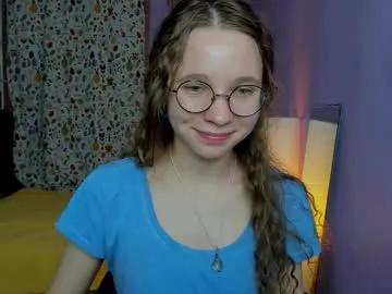 your_leslie — Dance [126 tokens left] Welcome to my room PM 5 tok #petite #young #feet #teen #cute