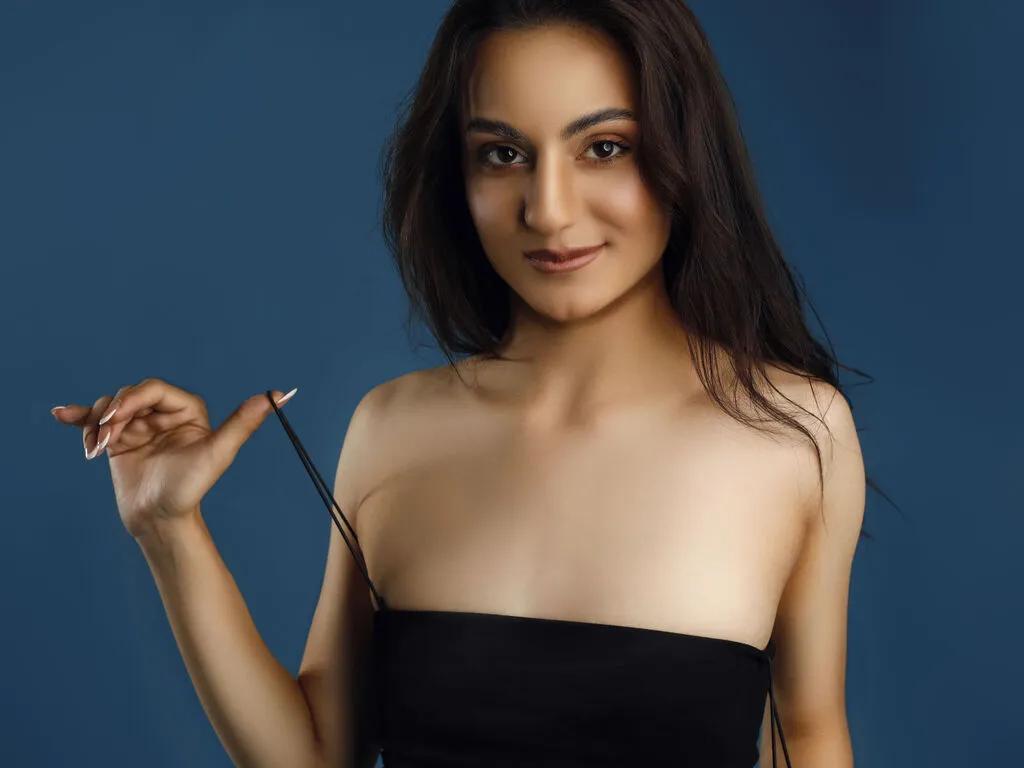 AellenaGrant — I love exploring the world, cute animals, to stay healthy, golf, honesty and I believe in love at first sight!