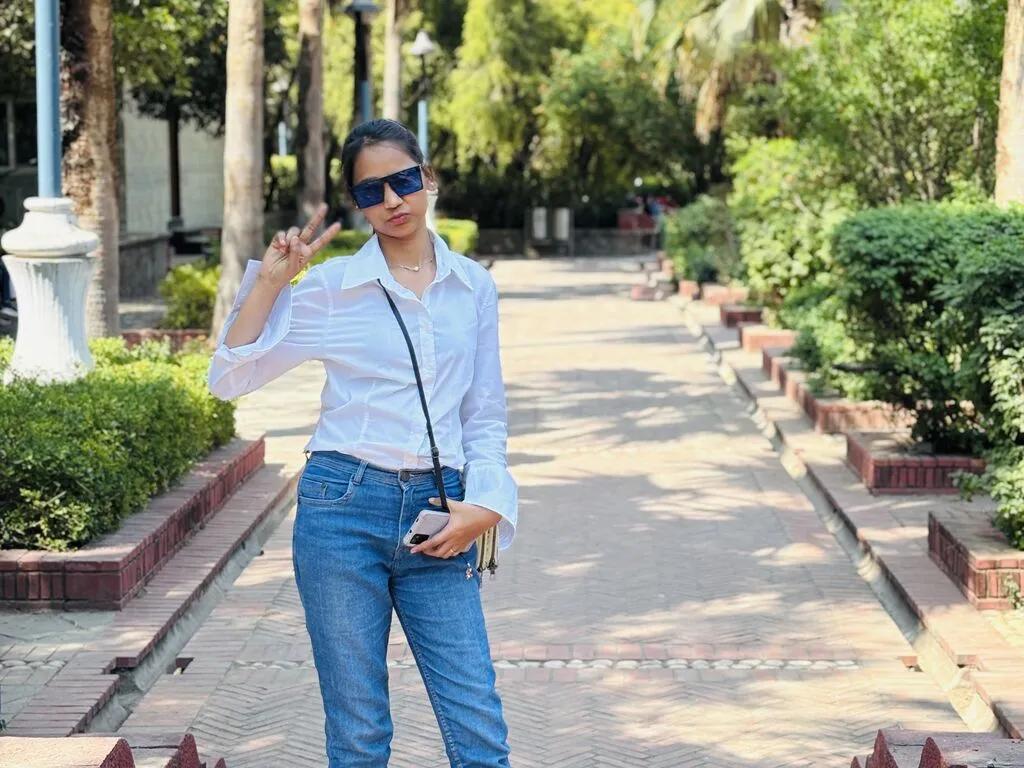 AmairaSingh — i love hard cock and than wet with tougne than inside my mouth . i love role play also and wating hard cocks.