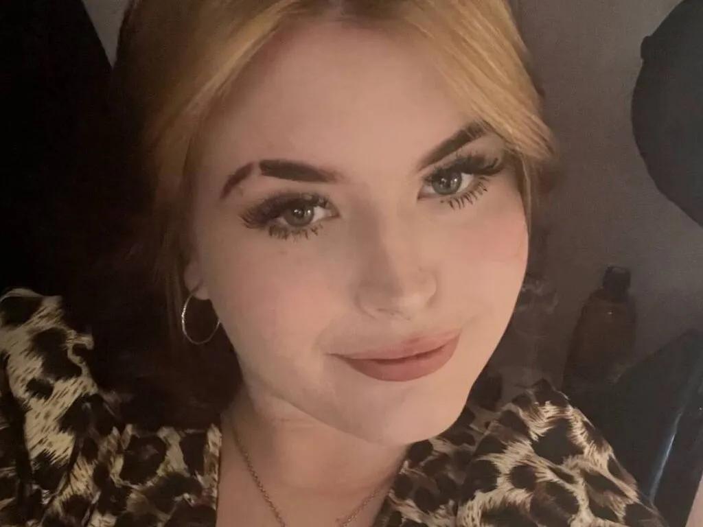 EmilyHatcher — I love milk chocolate, strawberries, I love looking at the starry sky, I love dancing and horse riding... I love honest and sincere people!
