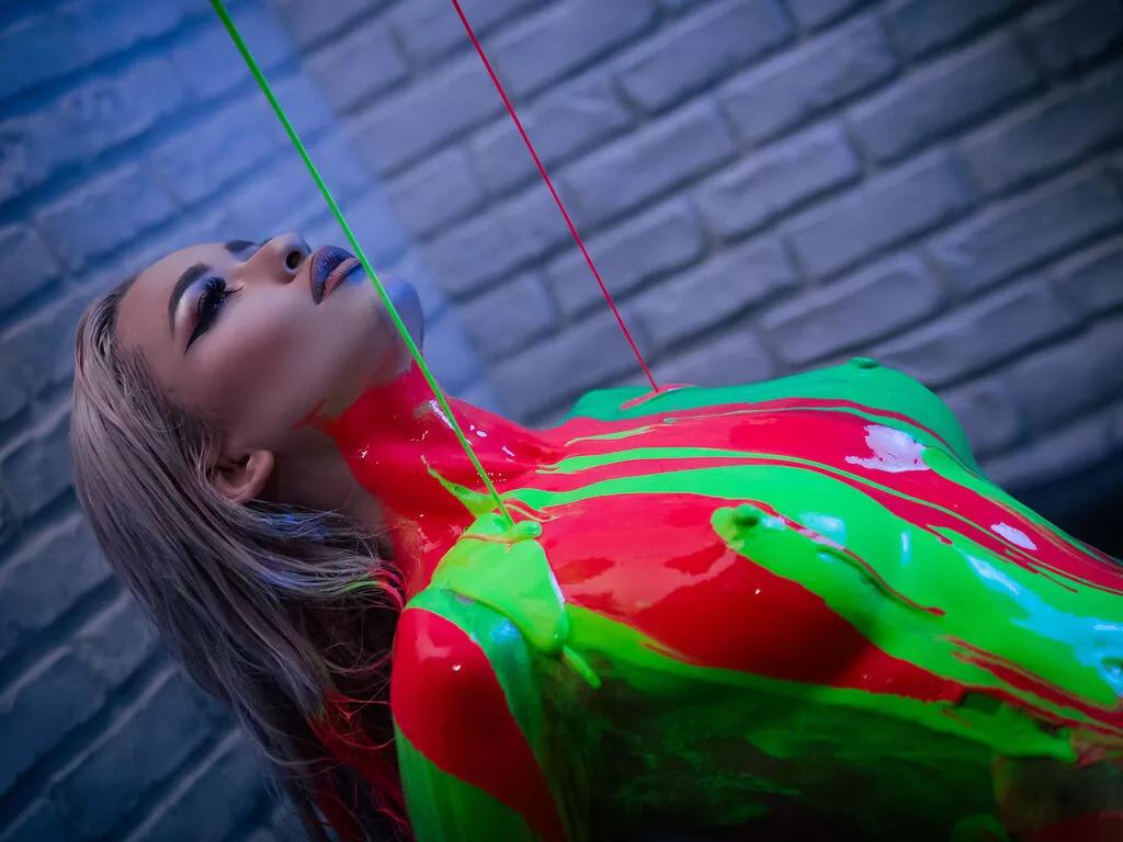 Evelyn — Sexy and sensual, funny and energetic, always smiling and always aiming to please. This is what you need, what you want and what you will get in my room. Have something else on your list? Tell me, I'm sure we can find a way to have it done:)