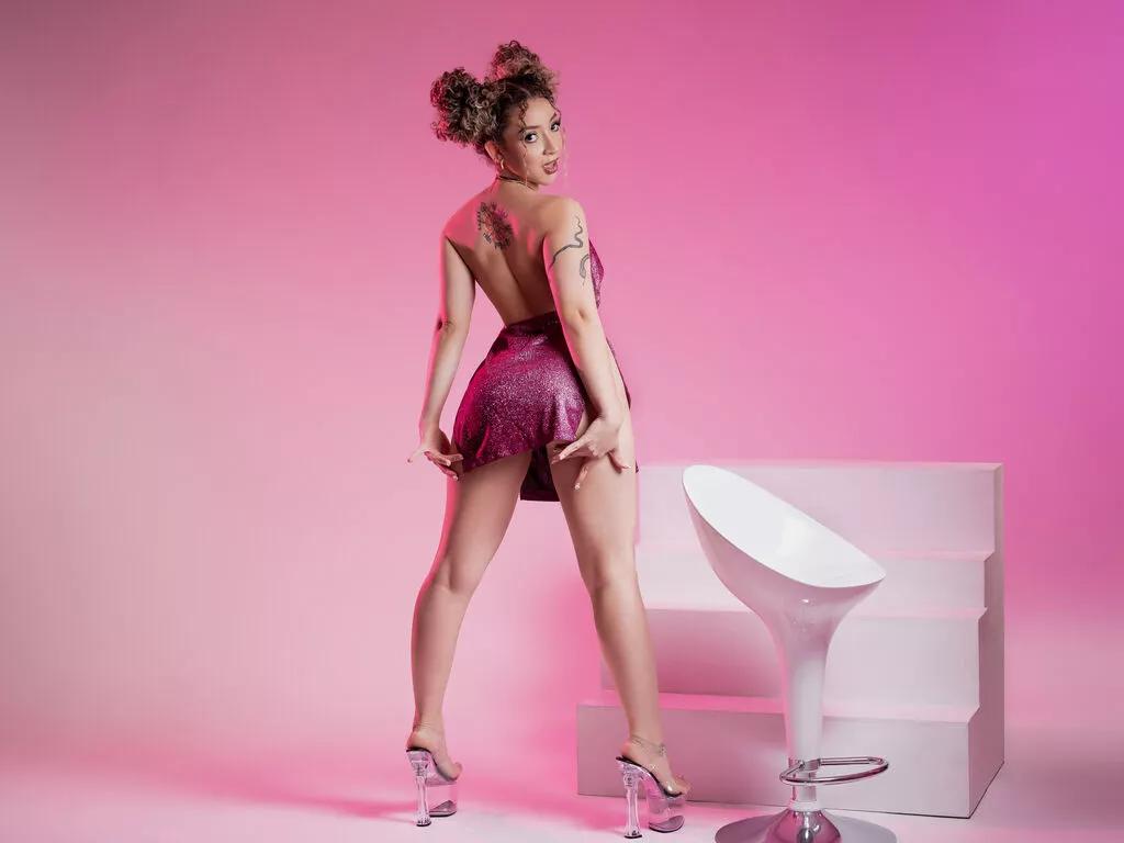 HaleyHouston — Im really into traveling,discovering new places is my passion,also im so interested in manly guys, i love guys that are manly and really romantic and sweet talkingSomething I am pretty fond of is having some natural connection, that is why I am...