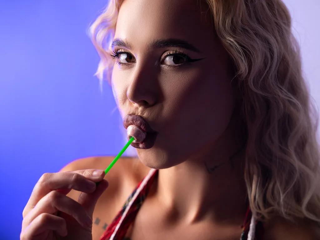 SandraDymond — I like long walks, dark chocolate, deep looks... and playful minds that know how to tease