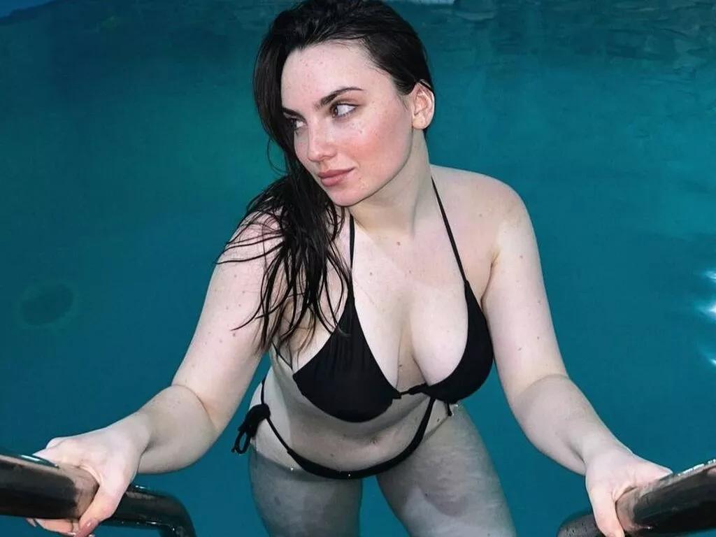 VanessaGrome — I like kittens, money, like to walk around the night city with a glass of coffee or lemonade, I like to read writers from around the world and conduct interesting photo shoots