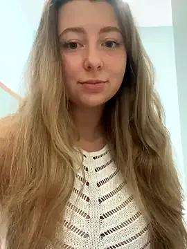 curvyflawless — Zoom this naked asshole