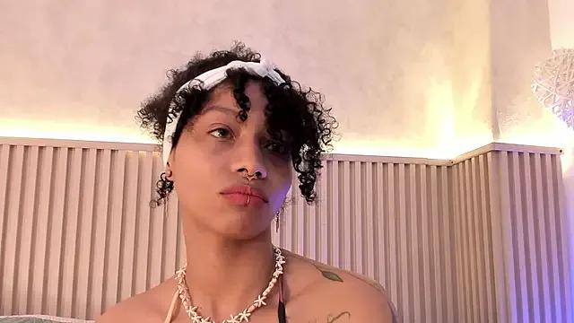 daiana_curly — Play tits and mouth + toy inside