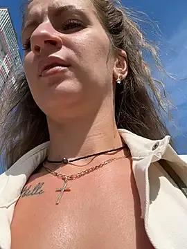 EvvaMur — masturbate pussy gently