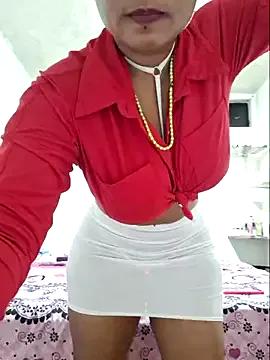 gatadeojosclaros — Tetas al aire libre en  campo libre