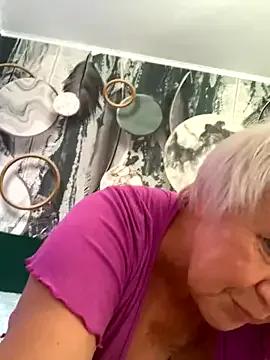 Laura_Millf — Naked woman