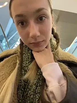 Lia__Love — Warm my pussy with vibes