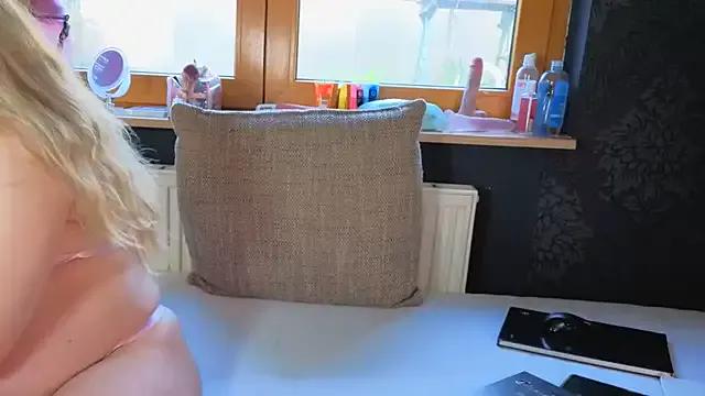 SherryOutdoor1 — Show titts in Forest