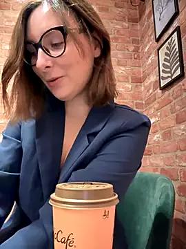 The_Snowwhitee — Naked in McDonald Public LastTipVid