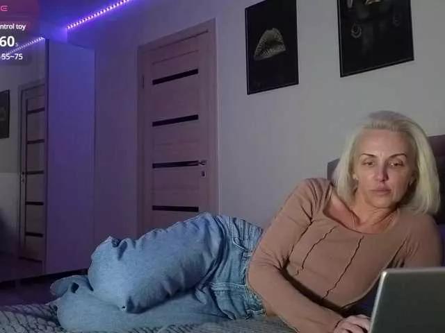 Offline Alenaa on BongaCams