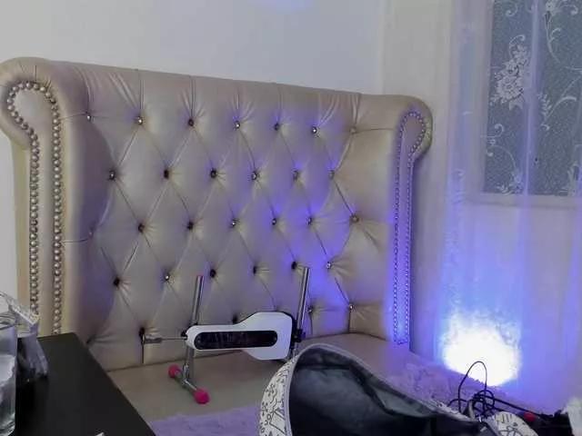 Offline AlexaFoxy18 on BongaCams