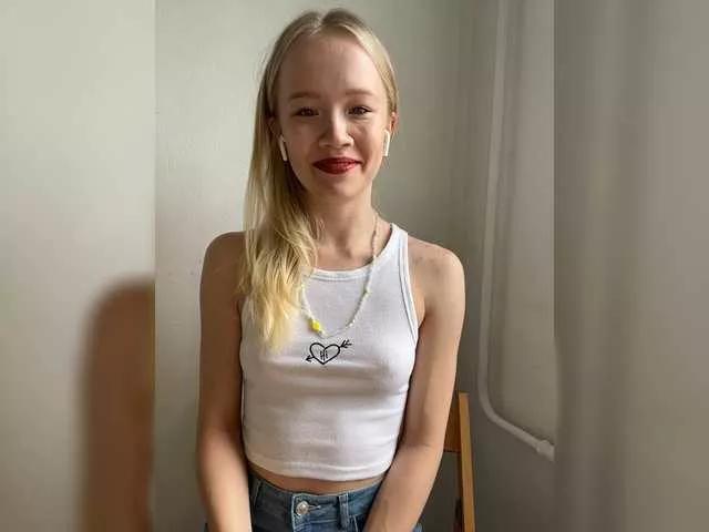Offline alicecutey on BongaCams