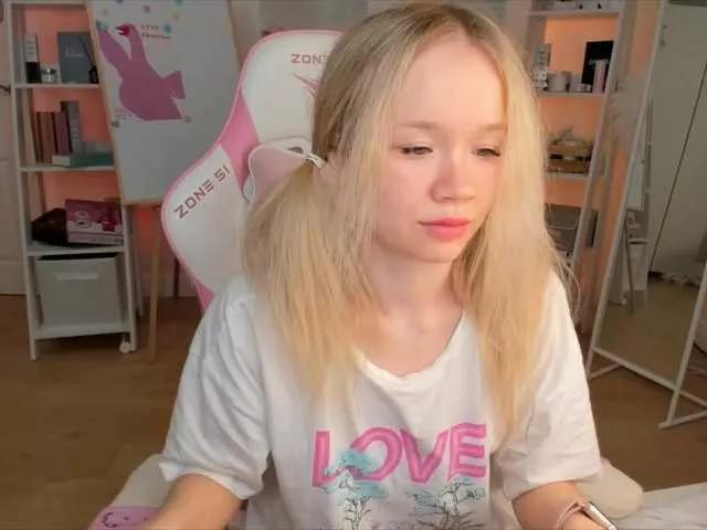 Offline alicecutey on BongaCams