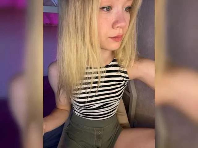 Offline alicecutey on BongaCams
