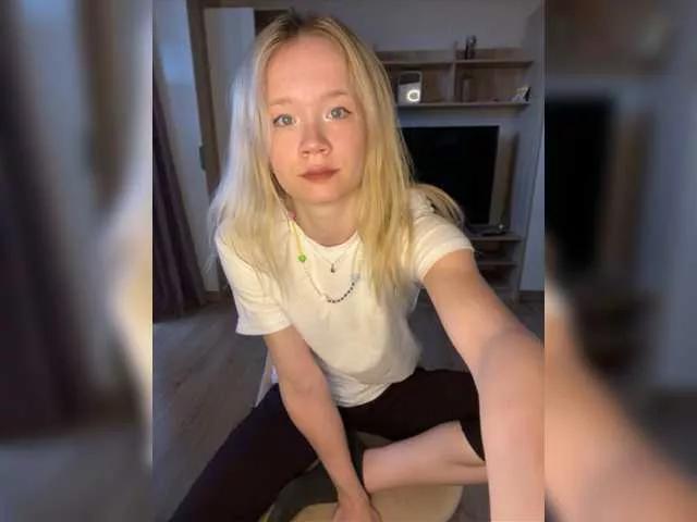 Offline alicecutey on BongaCams