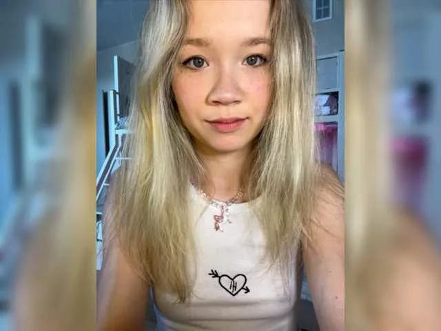 Offline alicecutey on BongaCams