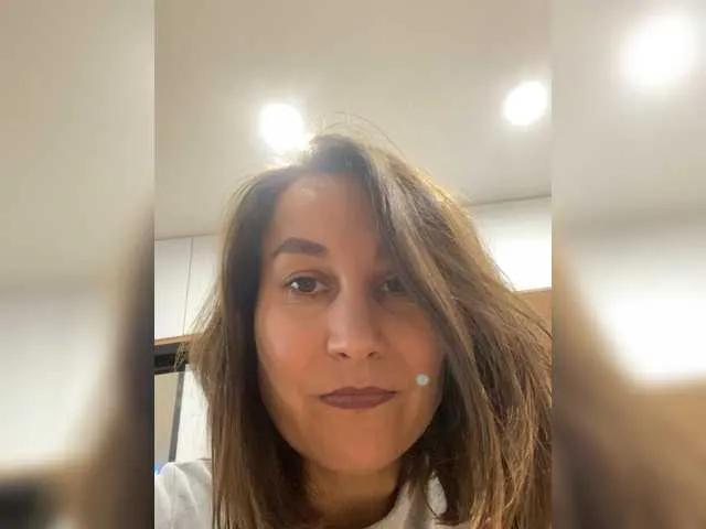 AliceLili — The sound of falling coins, intelligence and sense of humor.