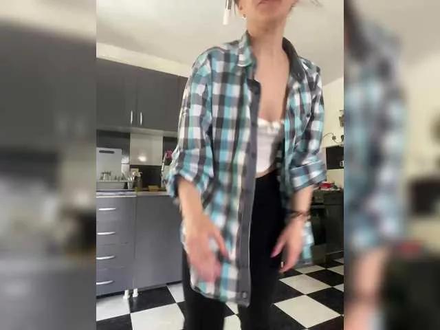 Offline Alisasqrl on BongaCams
