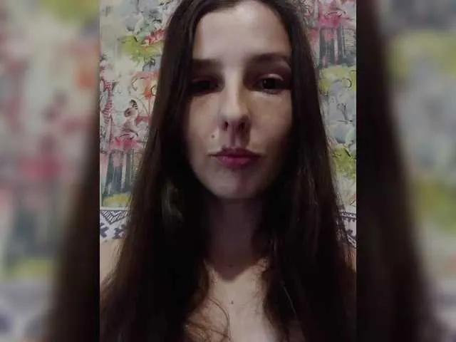 Avrori from BongaCams
