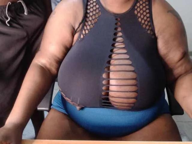 BongaCams bigboobscoupls is Freechat bigboobscoupls — playing