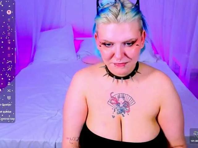 Bluelunaray - seasoned performer for a silly live performance bluelunaray from BongaCams