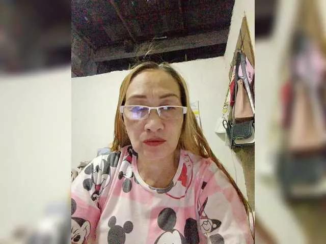 Freechat cherrywhite03 on BongaCams