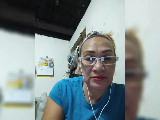 Freechat cherrywhite03 on BongaCams