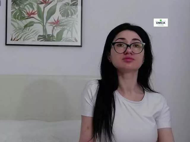 Offline Chiaralovee on BongaCams