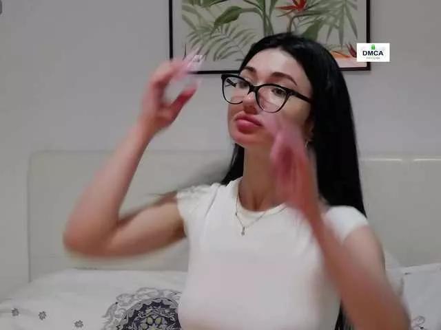 Offline Chiaralovee on BongaCams