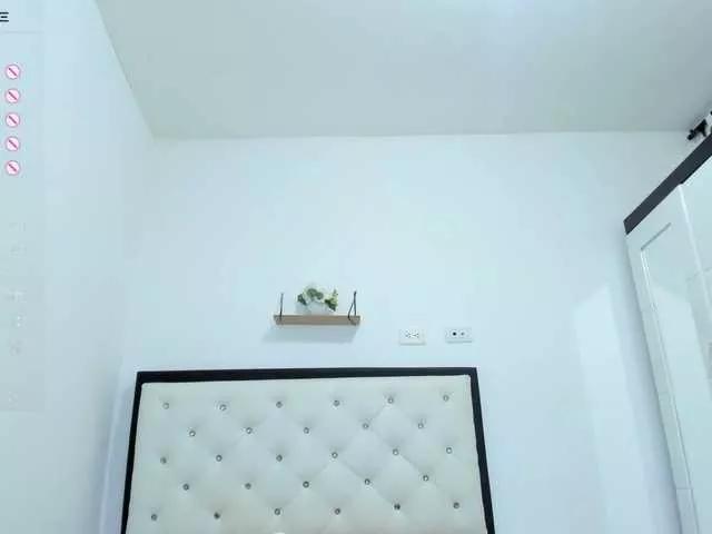 Offline CuteLatinax on BongaCams