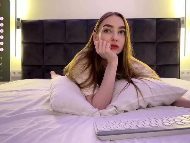 Offline DiamondLily on BongaCams
