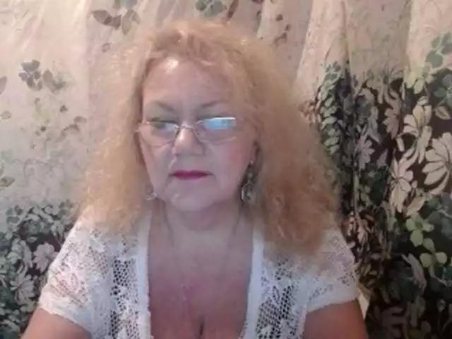 Offline EmpressLady on BongaCams