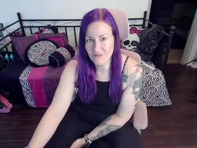 Offline gennyrock on BongaCams