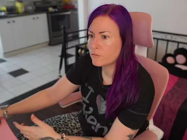 Offline gennyrock on BongaCams