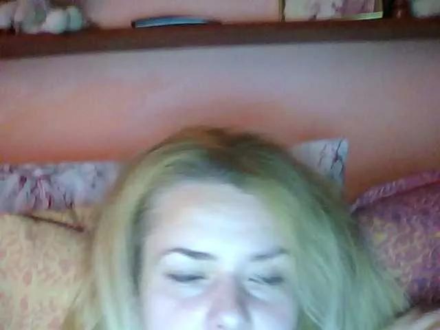 Freechat HollyLaPretty on BongaCams
