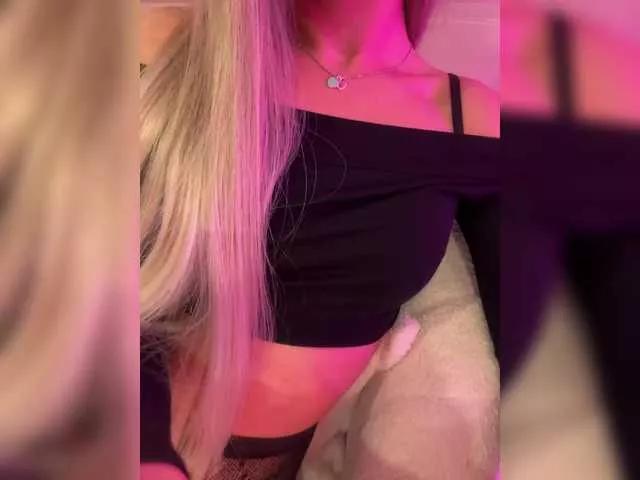 Offline HollyPolly111 on BongaCams
