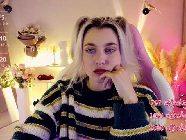 Offline HoneyCherry on BongaCams