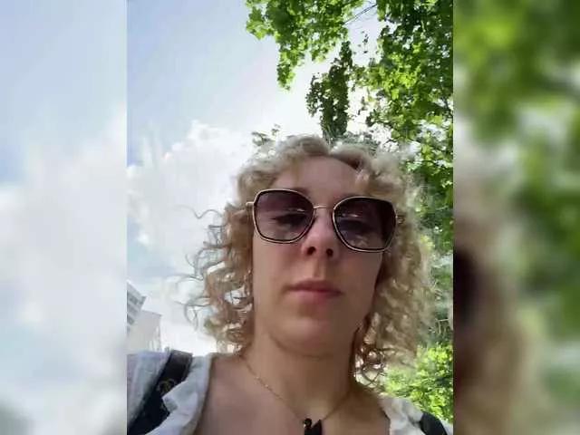 Offline Janchi- on BongaCams