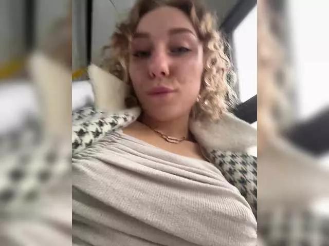 Offline Janchi- on BongaCams