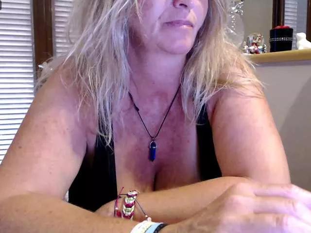Freechat JennaDeluxe on BongaCams