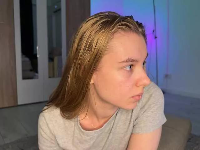 Offline jucieLussie on BongaCams