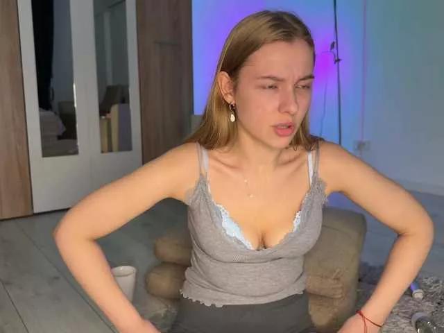 Offline jucieLussie on BongaCams