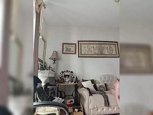 Offline KarinkaSweet on BongaCams