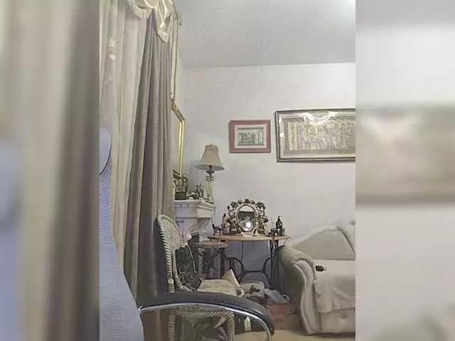 Offline KarinkaSweet on BongaCams