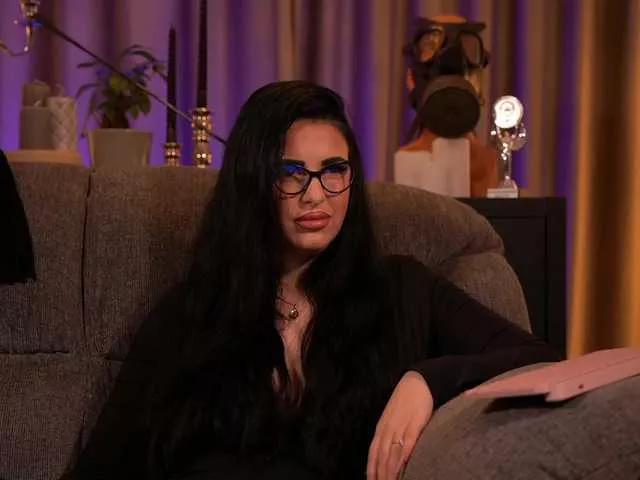 Offline KellyKent on BongaCams