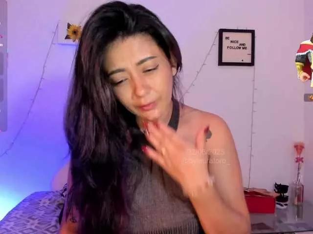 Freechat Lauratoro on BongaCams